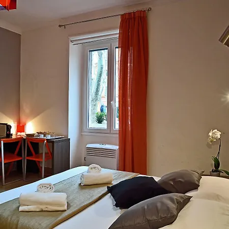 게스트하우스 94rooms Vatican - Vigliena 4*